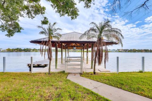 Riverfront Gibsonton Home about 12 Mi to Tampa! in Gibsonton, Vereinigte Staaten von Amerika