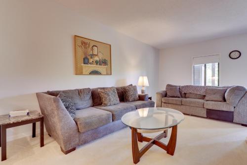 Basye Getaway with Pool Access, 2 Mi to Bryce Resort in Basye, USA