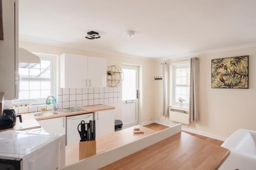 Ely Stays Flat 1 Ely Stays Flat 1