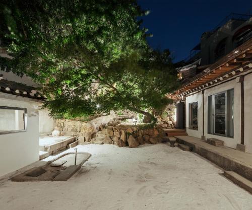 Side Hanok Residence, Seoul