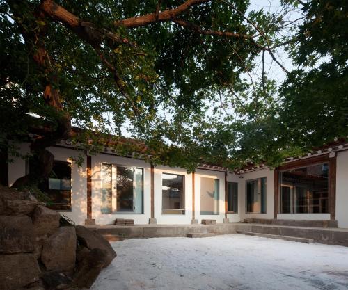 Side Hanok Residence, Seoul (photo 10)