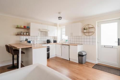 Ely Stays Flat 1 Ely Stays Flat 1