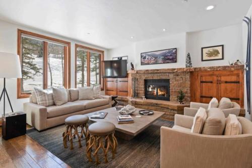 Highlands Slopeside 206 by East West Hospitality in Beaver Creek, USA