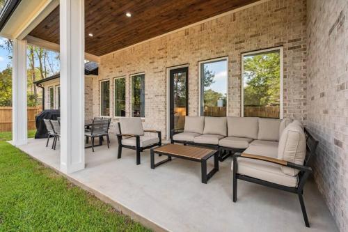 New Listing Modern Lake Conroe Oasis in Montgomery, USA