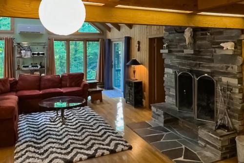 Secluded Mountain House in Forest Farms, USA