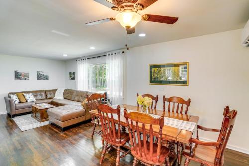 7 Mi to Kaaterskill Falls Home with Mountain Views! in Palenville, USA