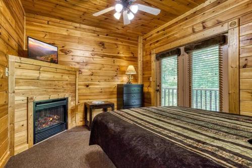 Perfect Getaway- Game Room Mini Golf Course Hot Tub Pool Access - image 14