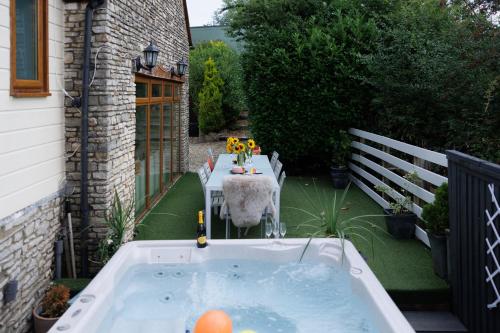 The West Barn near Bath, sleeps 24 and 2 hot tubs in Wick