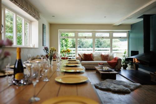 The West Barn near Bath, sleeps 24 and 2 hot tubs in Wick