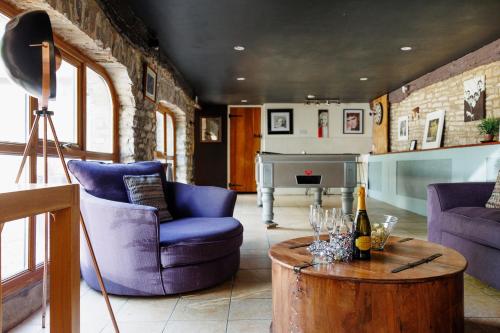 The West Barn near Bath, sleeps 24 and 2 hot tubs in Wick