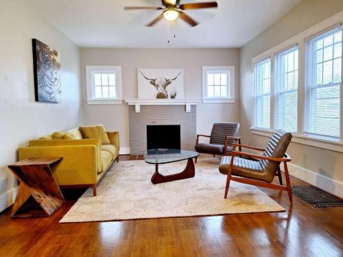 3 Bedroom Home in Town in North East, USA