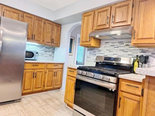 3 Bedroom Home in Town in North East, USA