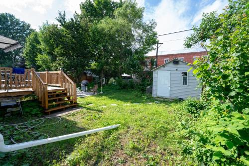 Detached house near metro with private parking - Tap to explore photos
