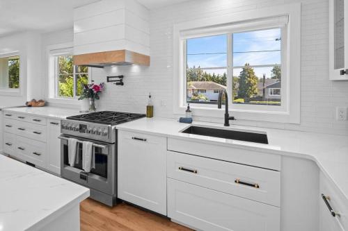 Charming Urban Retreat in Oak Bay, Canada