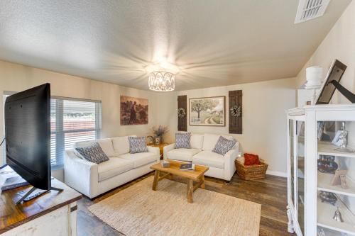 Horses Welcome Pittsburg Home Near Wineries!