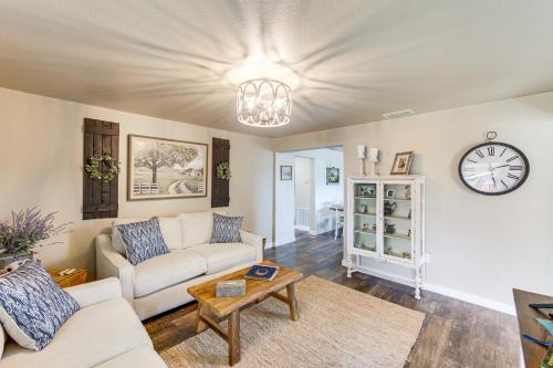 Pittsburg Home Close to Antiquing and Wineries! in Pittsburg, USA