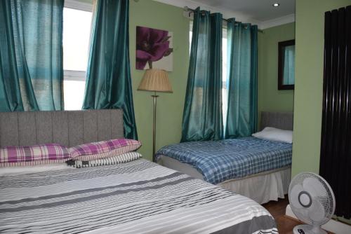 Three Bedroom House Lancaster Road - image 11