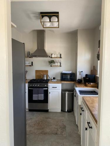 ห้องครัว, Casita Needles with Jacuzzi, Firepit, Boat Parking in นีเดิลส์ (CA)