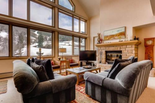 Highlands Slopeside 504 by East West Hospitality in Beaver Creek, USA