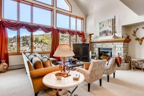 Highlands Slopeside 509 by East West Hospitality