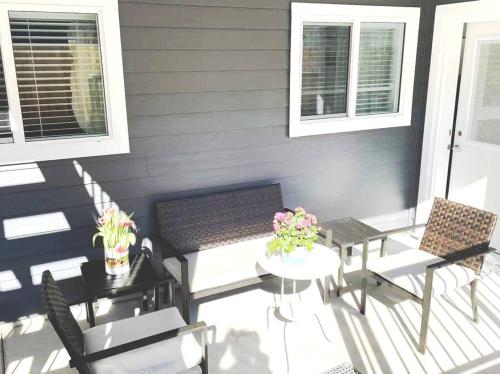 Wakes Up in Sunshine, Steps to Ocean and Mall in Surrey, Canada