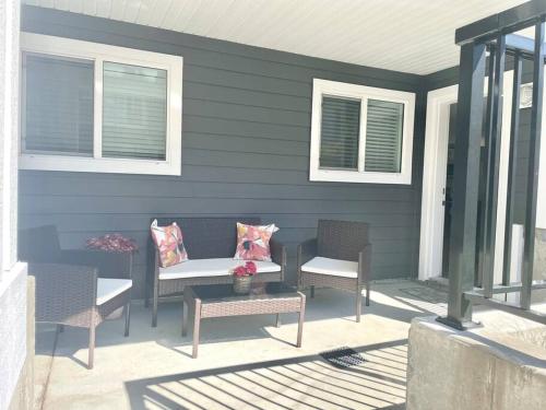 Wakes Up in Sunshine, Steps to Ocean and Mall in Surrey, Canada
