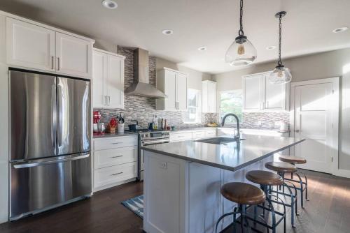Clarksville Gem Location Style Comfort in Austin, USA