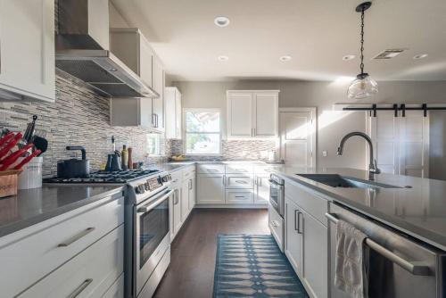 Clarksville Gem Location Style Comfort in Austin, USA