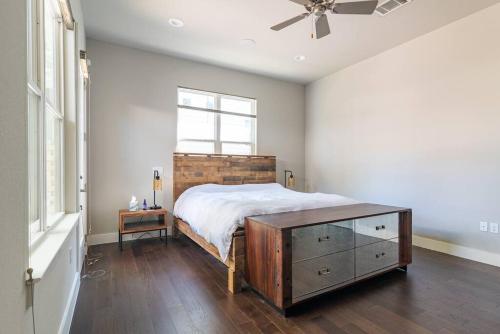Clarksville Gem Location Style Comfort in Austin, USA
