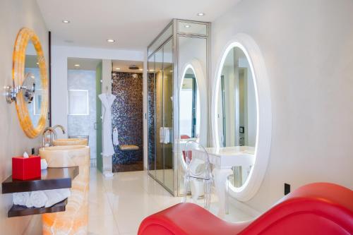 Mousai Junior Suite North with Ocean View image 5