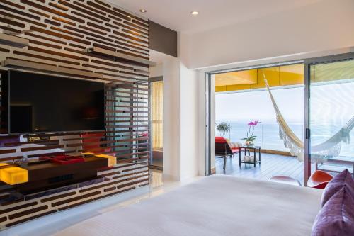 Mousai Junior Suite North with Ocean View image 4