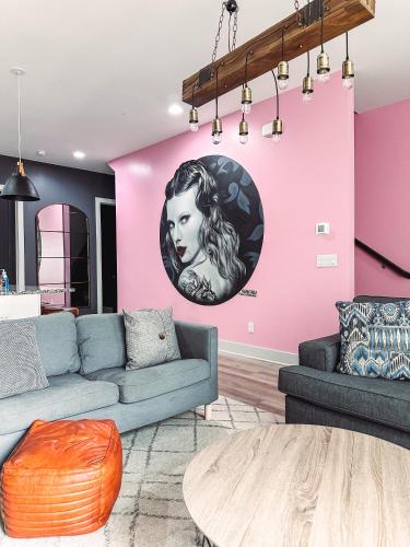 The Swift House - 13 Bed Townhome in East Nash!