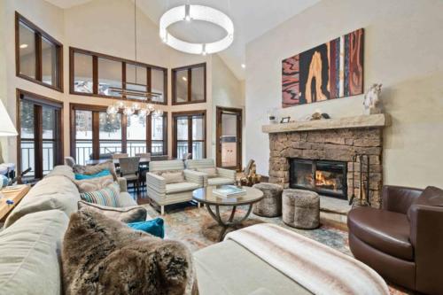 Hyatt Condominium 05 by East West Hospitality in Beaver Creek, USA