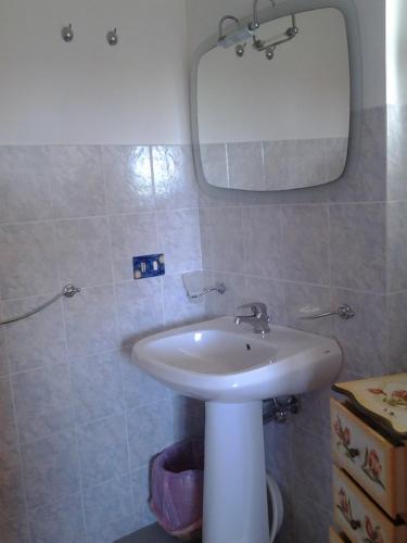 Double Room with Balcony and Sea View image 4