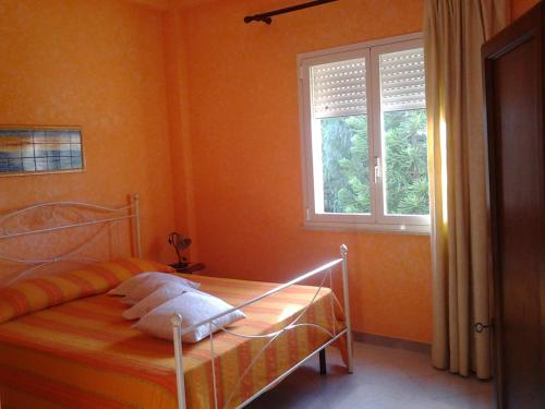 Double Room with Balcony and Sea View image 3