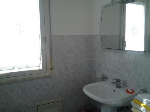 Single Room image 3