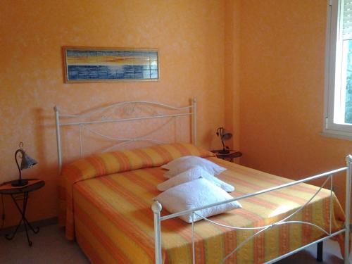 Double Room with Balcony and Sea View image 2