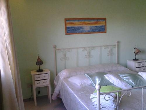 Deluxe Room (2 Adults + 1 Child) image 3