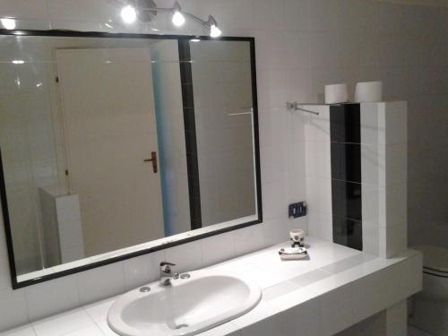 Deluxe Room (2 Adults + 1 Child) image 4