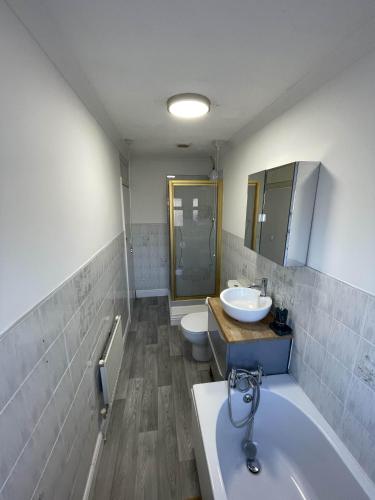 Zuhanyzó, Cozy 3 Bedroom Home in Port Talbot