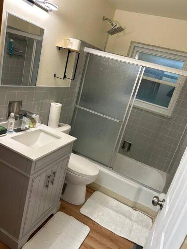 Beautiful smart house for stays in Larimore, USA