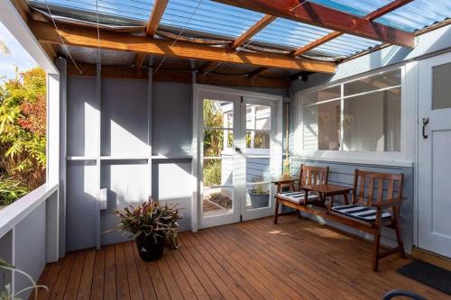 บ้านเดี่ยว 2 ห้องนอน 1 ห้องน้ำส่วนตัว ขนาด 100 ตร.ม. – อัลเวอร์สโตน (Victoria Cottage) in อัลเวอร์สโตน