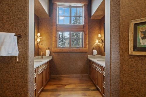 LX 313 Strawberry Park 7 Bedroom Platinum by East West Hospitality in Beaver Creek, USA