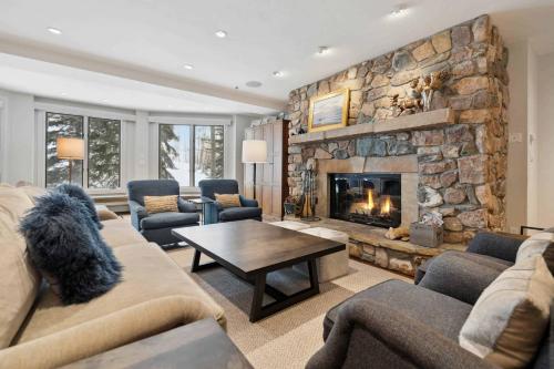 McCoy Peak 303 by East West Hospitality in Beaver Creek, USA
