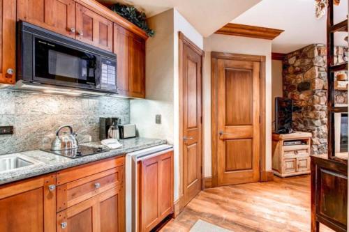 McCoy Peak 201 by East West Hospitality in Beaver Creek, USA