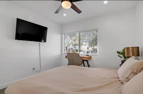 Luxury Mid City Home With Firepit