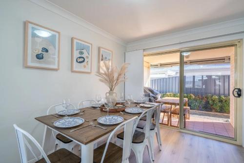 200m to Shellharbour Village - Calm Coastal Townhouse in Shellharbour