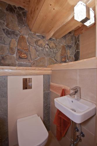 Superior Three-Bedroom Apartment with Jacuzzi image 2