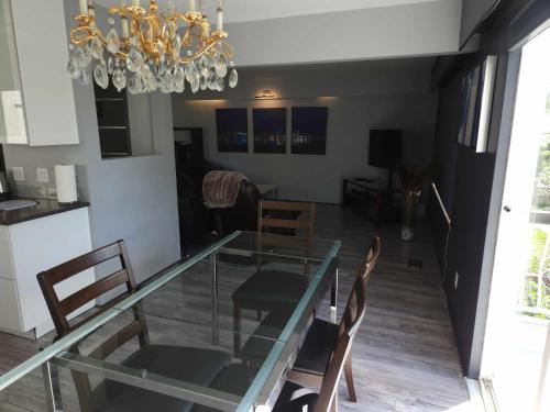 Signature City Charm Furnished 3BR Retreat in Vancouver, Canada