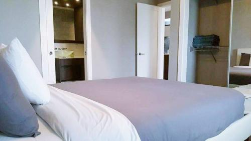 Signature City Charm Furnished 3BR Retreat in Vancouver, Canada